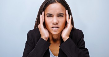 銀歯が見える女性は嫌われる?銀歯にしても見えにくい歯と見えやすい歯。