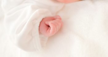 妊娠したら歯茎が腫れる!妊娠性歯肉炎とは。その原因と予防法