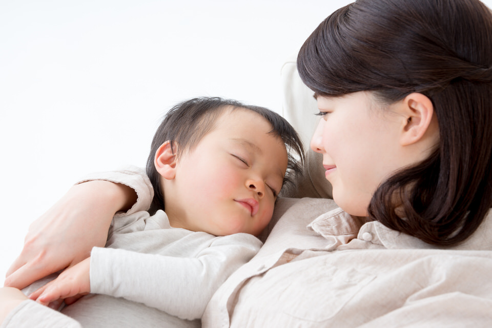 赤ちゃんにキスをすると虫歯がうつるって本当?