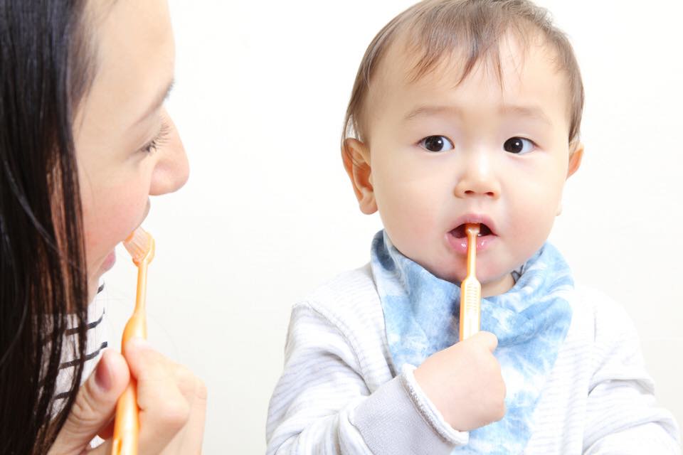 赤ちゃんの歯磨きはいつから?子供の歯磨き嫌いを克服する方法とは?