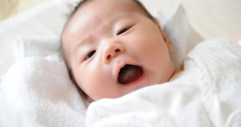 乳歯は虫歯になりやすい!赤ちゃんの歯ブラシの時期とコツ。